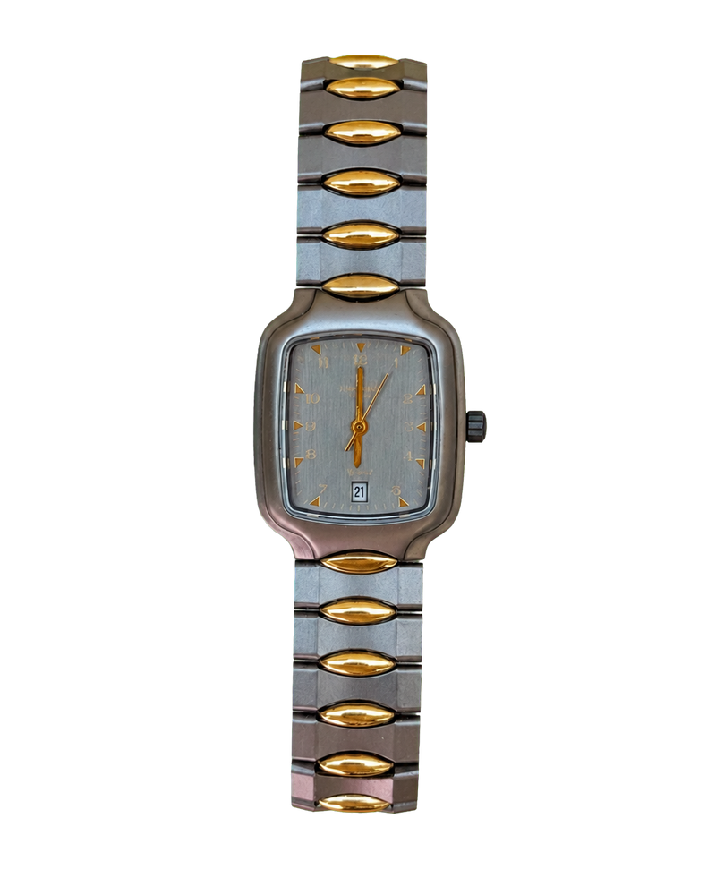 Junghans Damenuhr Titan Ref. 044/2302.4, ca. 2000, Frontansicht mit hellem Zifferblatt und Titan-Gliederarmband